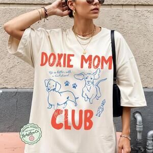 Dachshund Mom Shirt, Doxie Mom Club Shirt, Dachsund Lover Gift, Weenie Dog